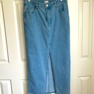 NWOT- West of Melrose, denim blue, Jean maxi skirt with front slit. Sz. 28